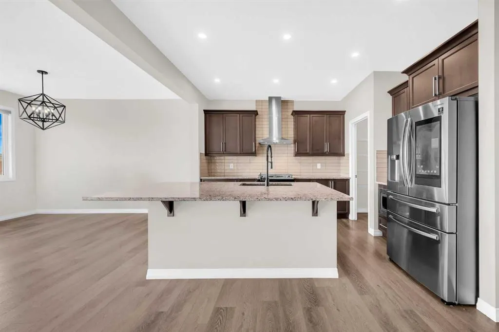385 Corner Meadows Way NE