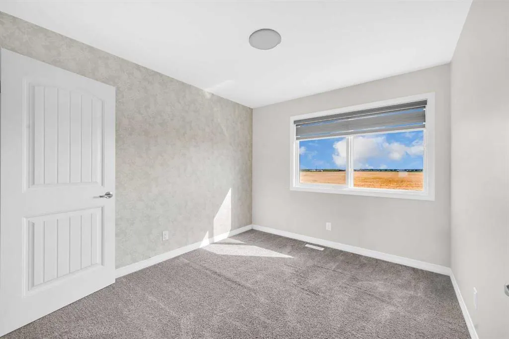 385 Corner Meadows Way NE