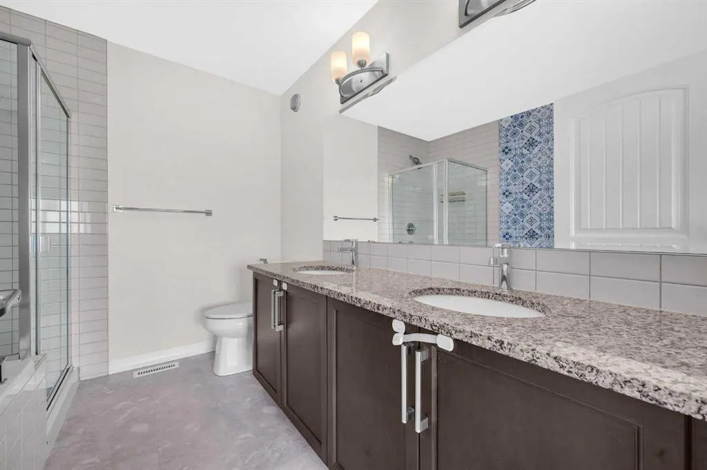 385 Corner Meadows Way NE