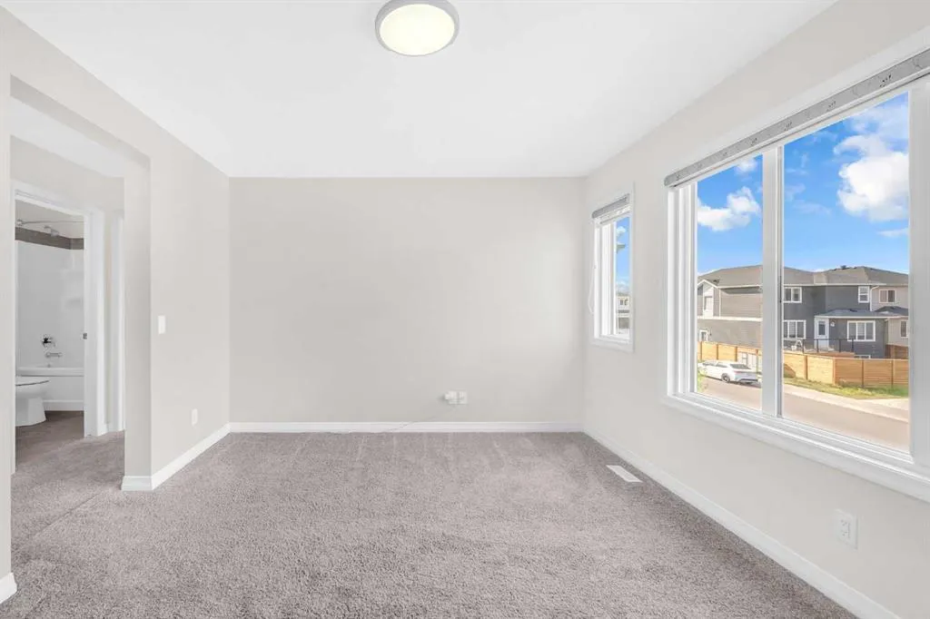 385 Corner Meadows Way NE