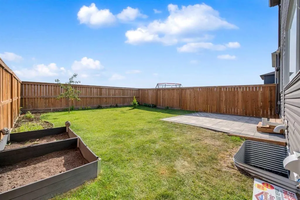 385 Corner Meadows Way NE