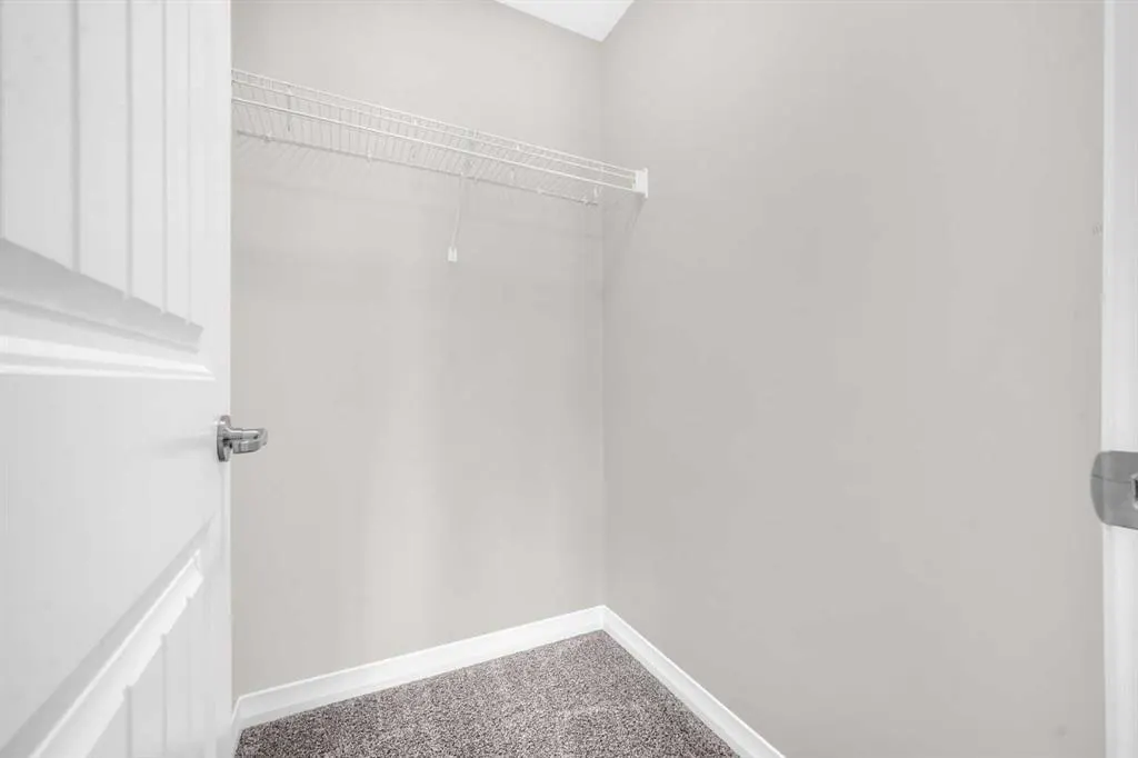 385 Corner Meadows Way NE