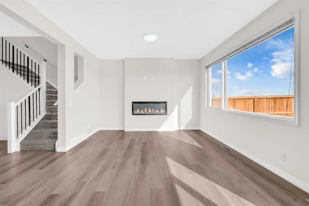 385 Corner Meadows Way NE