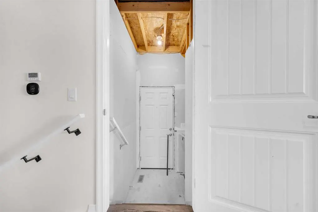 385 Corner Meadows Way NE