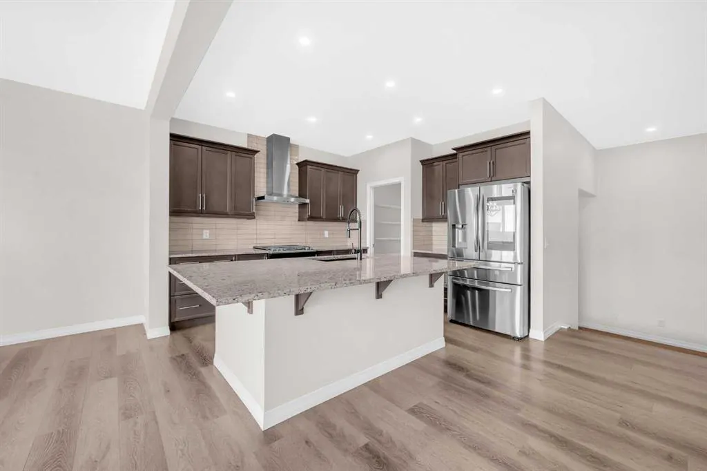 385 Corner Meadows Way NE