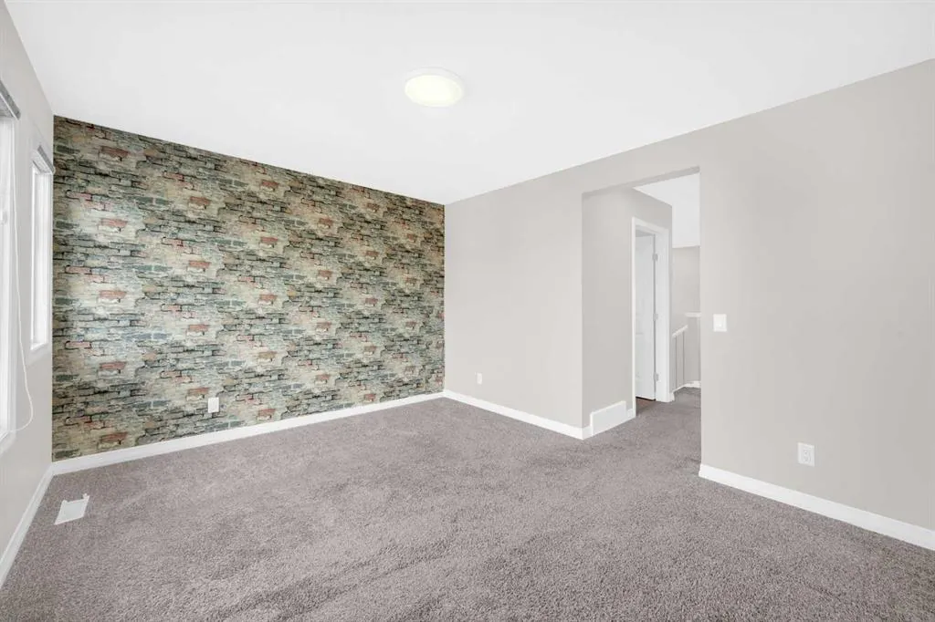 385 Corner Meadows Way NE