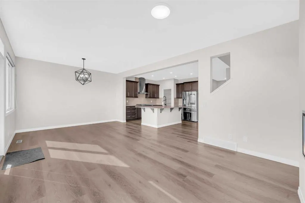385 Corner Meadows Way NE