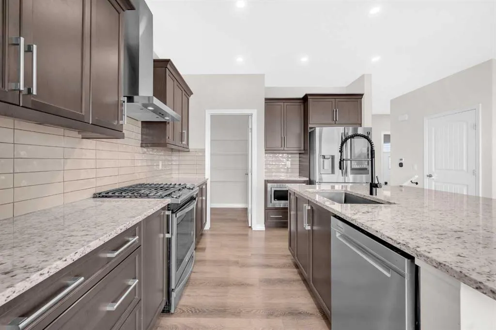 385 Corner Meadows Way NE