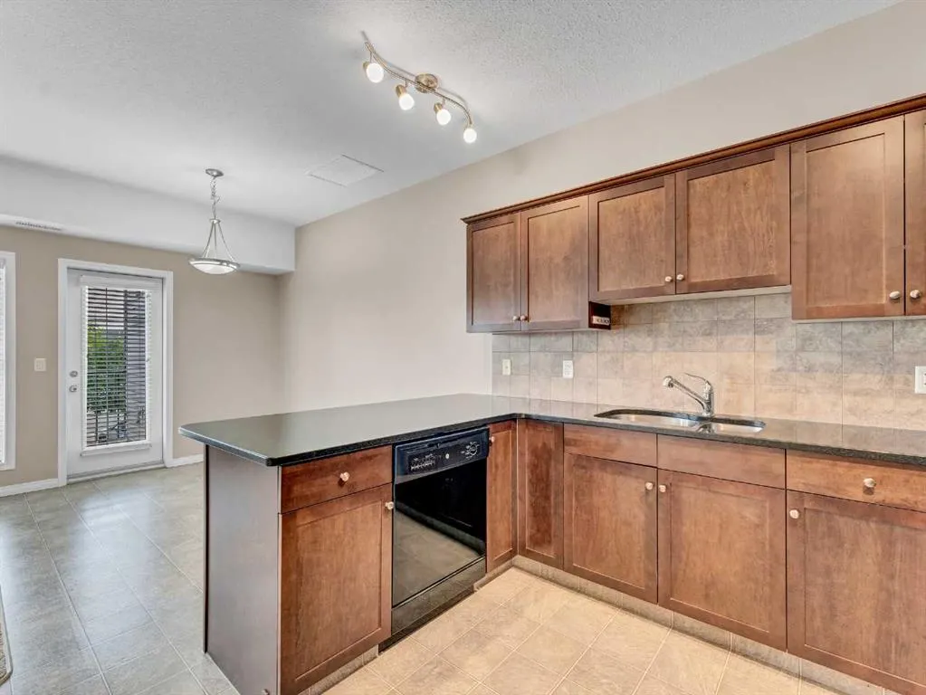 298 Somerset Way SE, #11