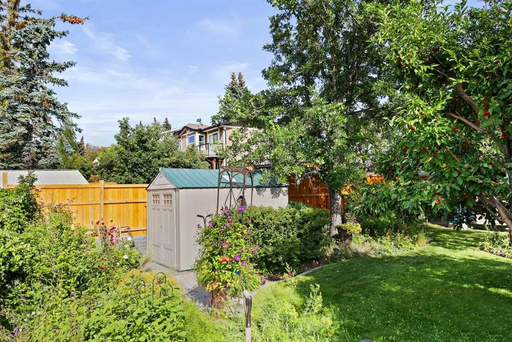100 Hawkfield Crescent NW