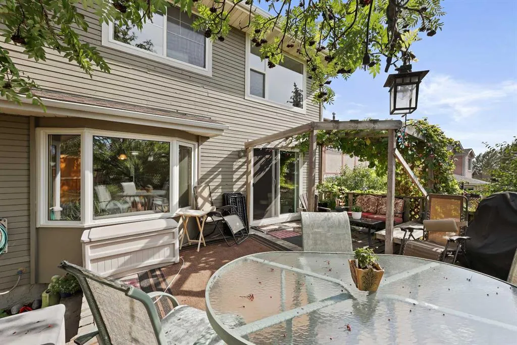 100 Hawkfield Crescent NW