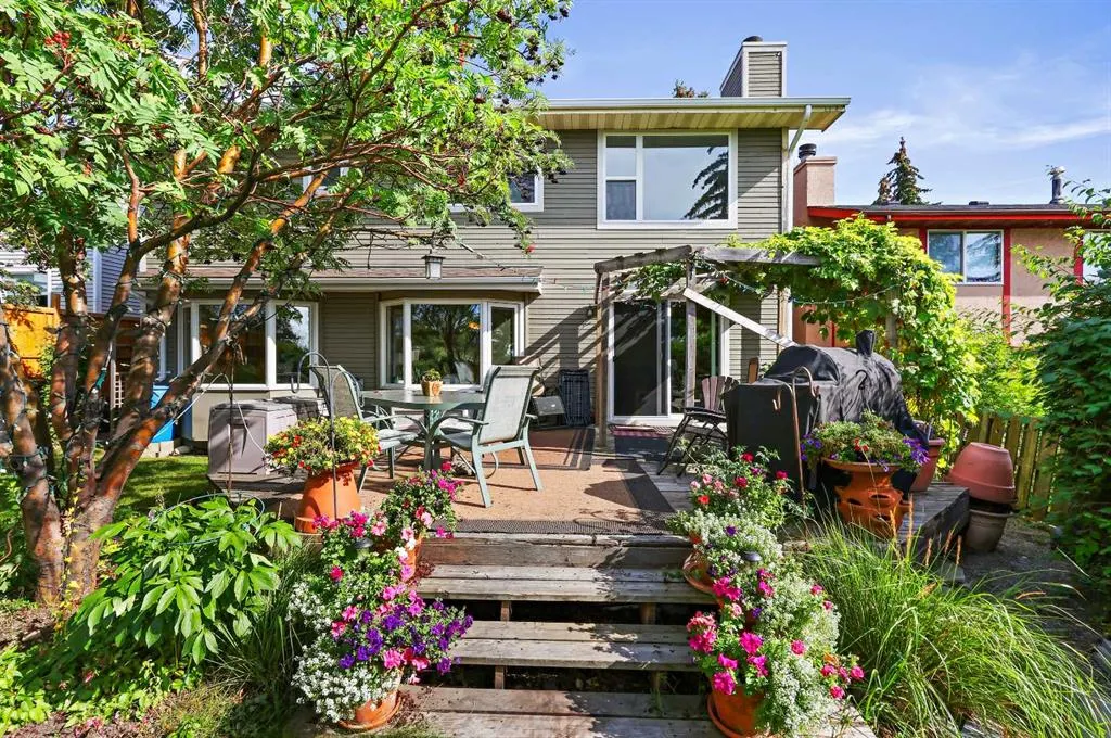 100 Hawkfield Crescent NW