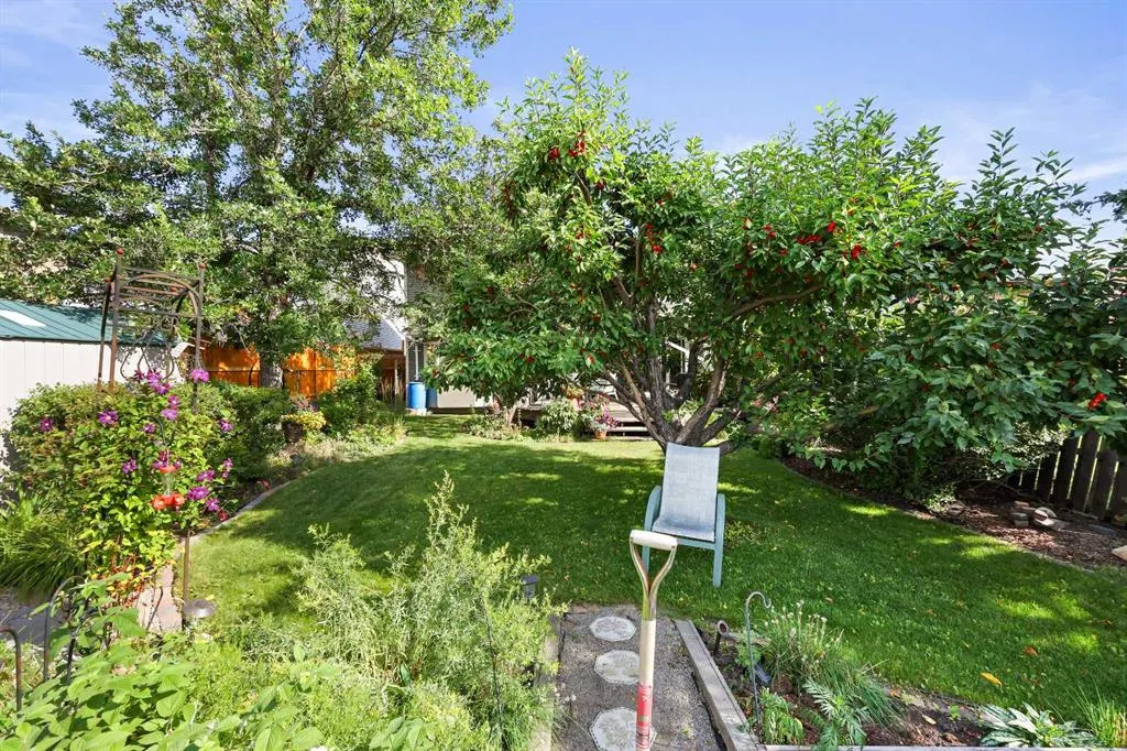 100 Hawkfield Crescent NW