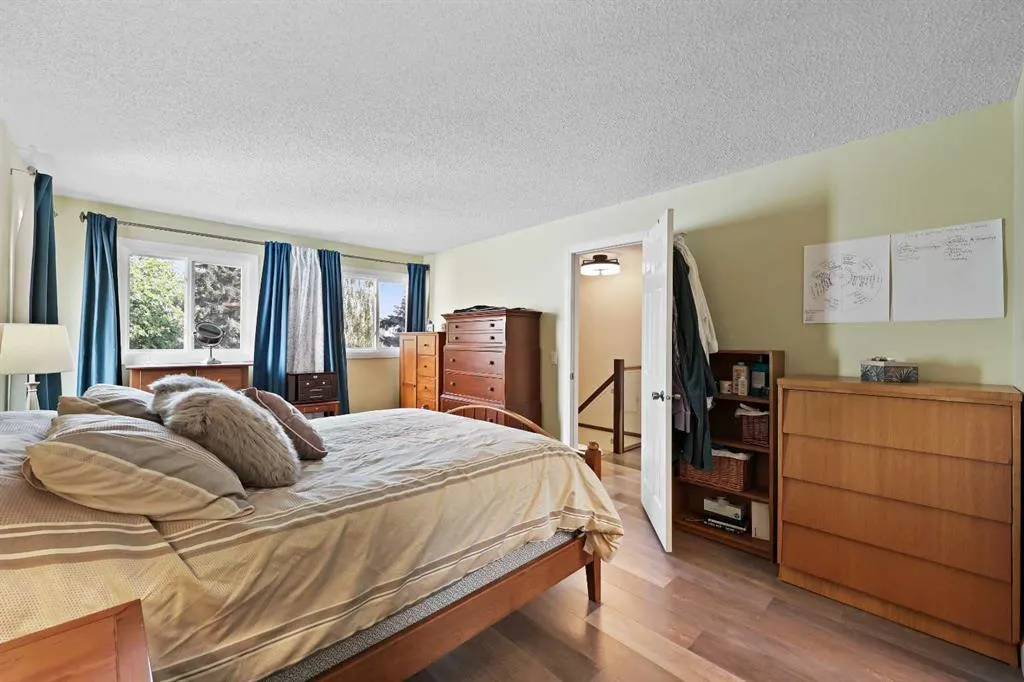 100 Hawkfield Crescent NW