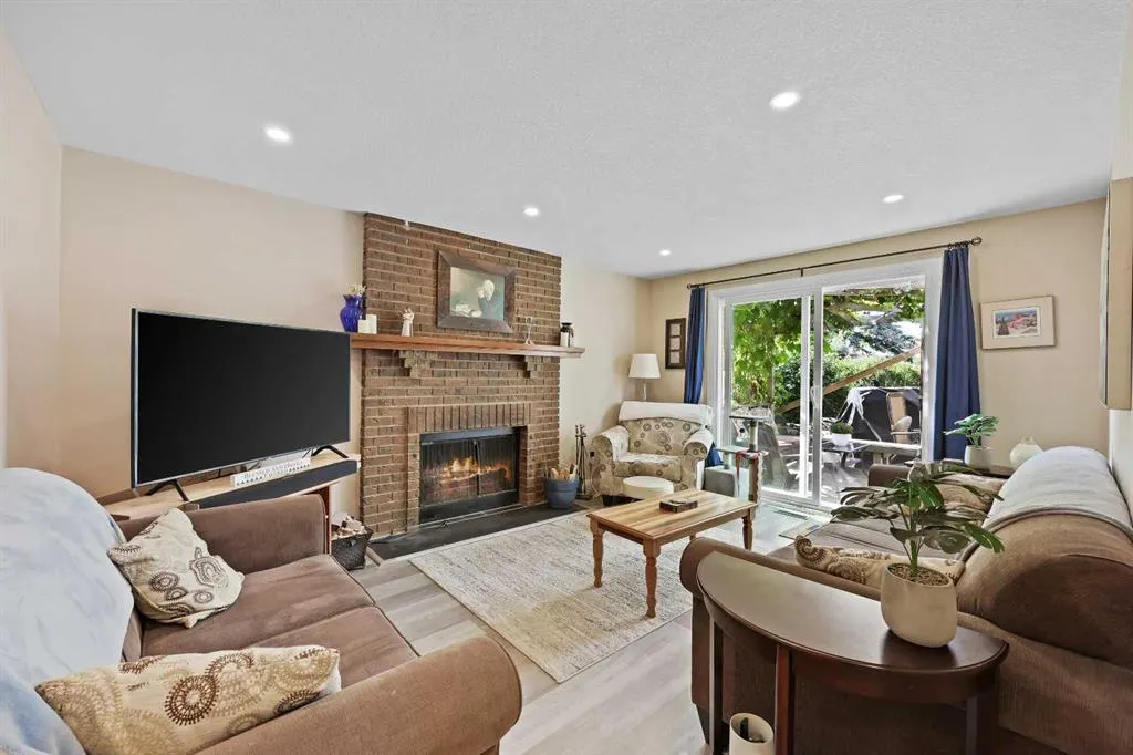 100 Hawkfield Crescent NW