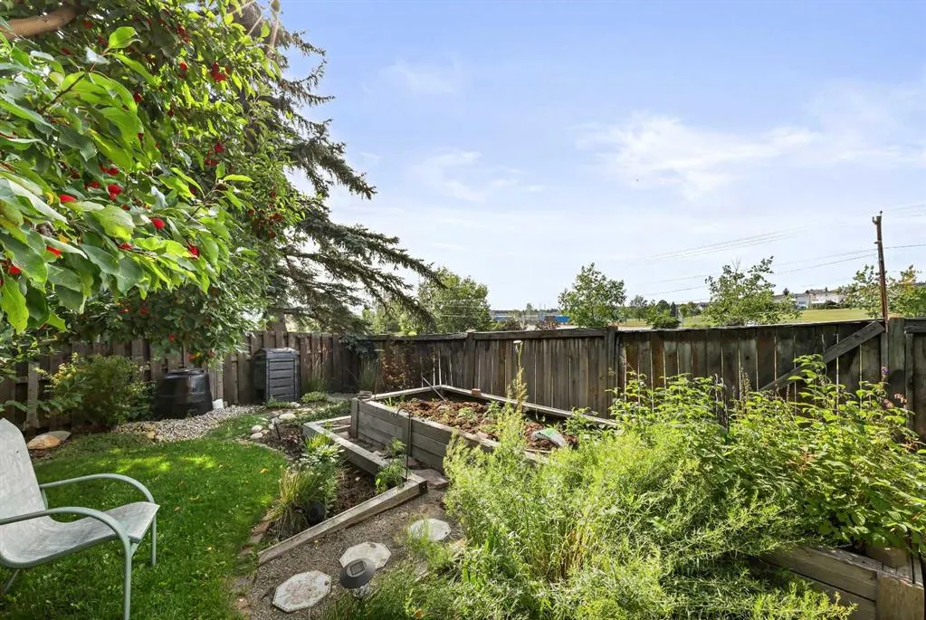 100 Hawkfield Crescent NW