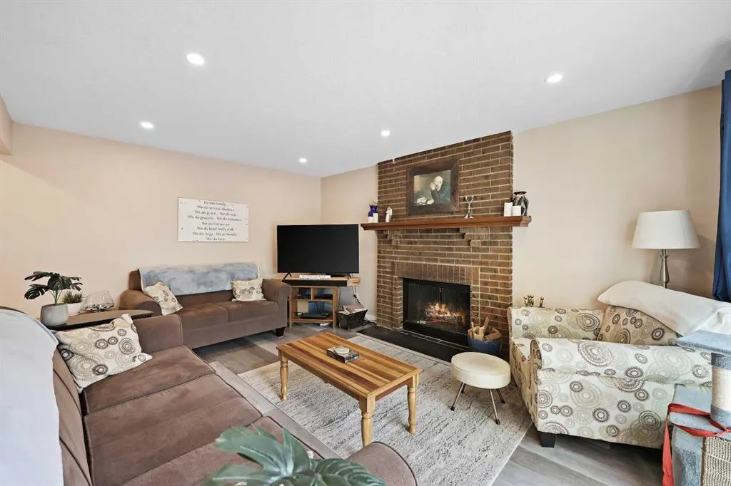 100 Hawkfield Crescent NW