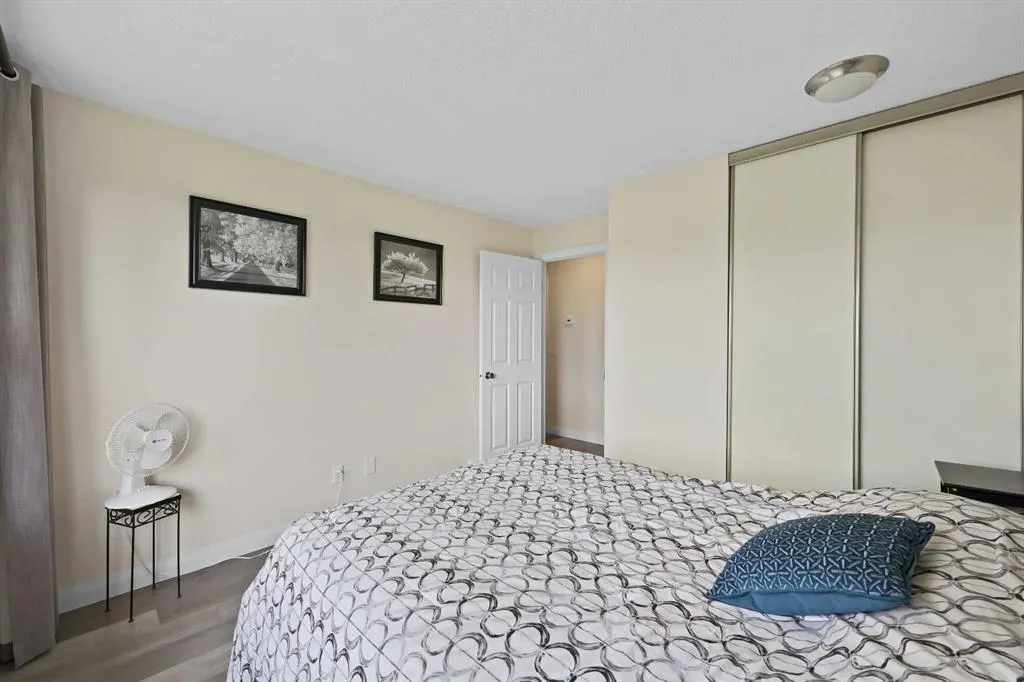 100 Hawkfield Crescent NW