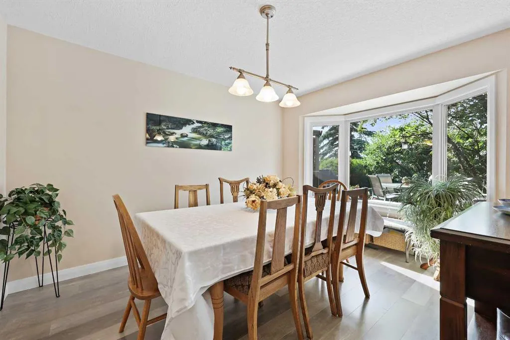 100 Hawkfield Crescent NW