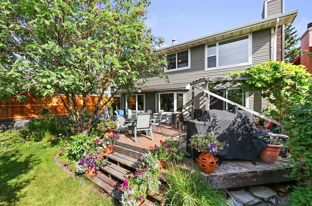 100 Hawkfield Crescent NW