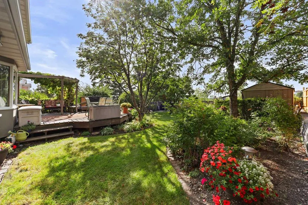 100 Hawkfield Crescent NW