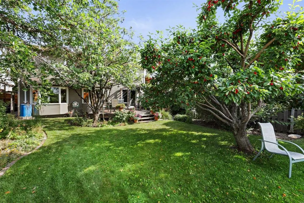 100 Hawkfield Crescent NW