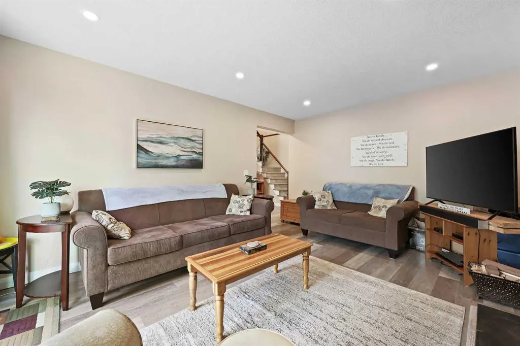 100 Hawkfield Crescent NW