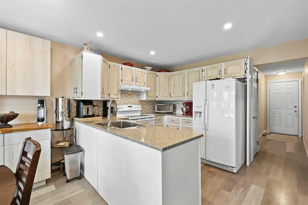 100 Hawkfield Crescent NW