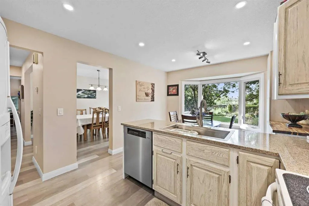 100 Hawkfield Crescent NW