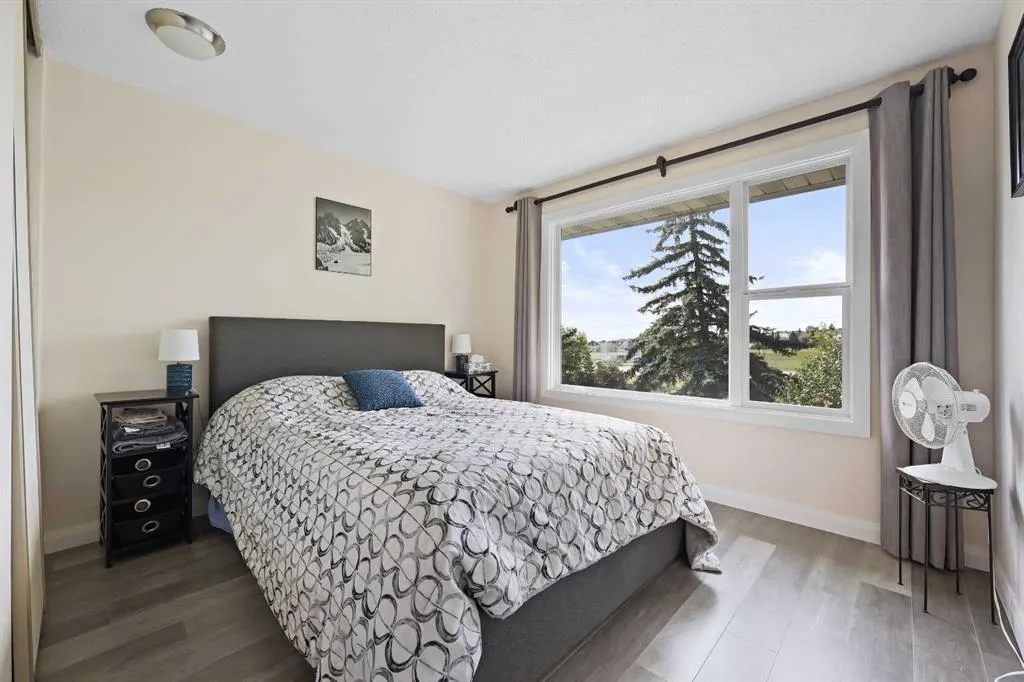 100 Hawkfield Crescent NW