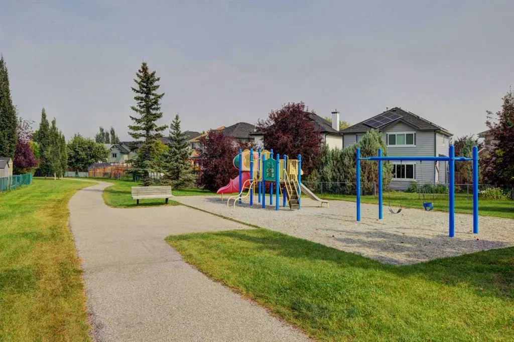 194 Somerglen Way SW
