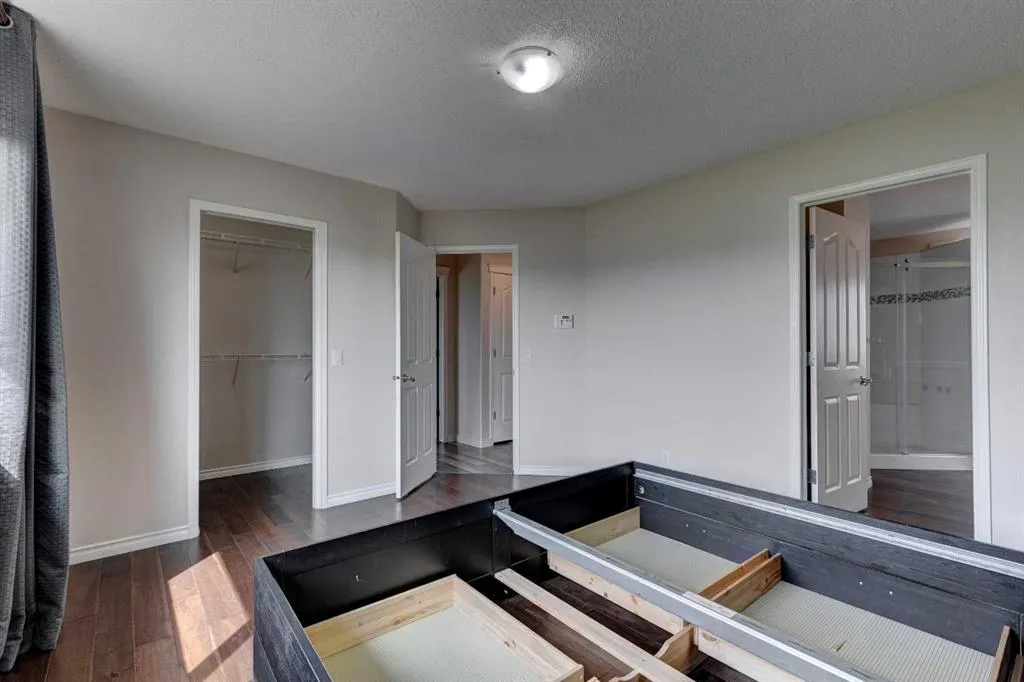 194 Somerglen Way SW
