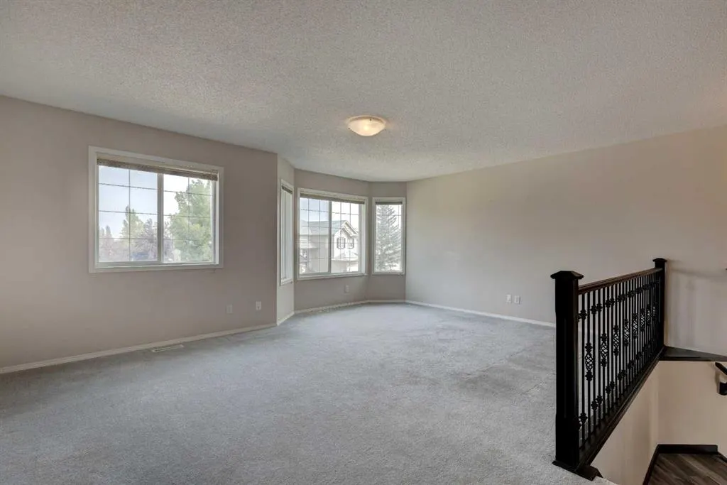 194 Somerglen Way SW