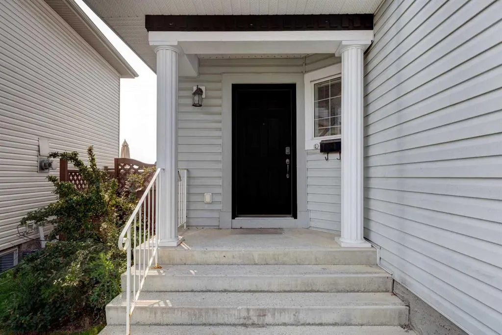 194 Somerglen Way SW