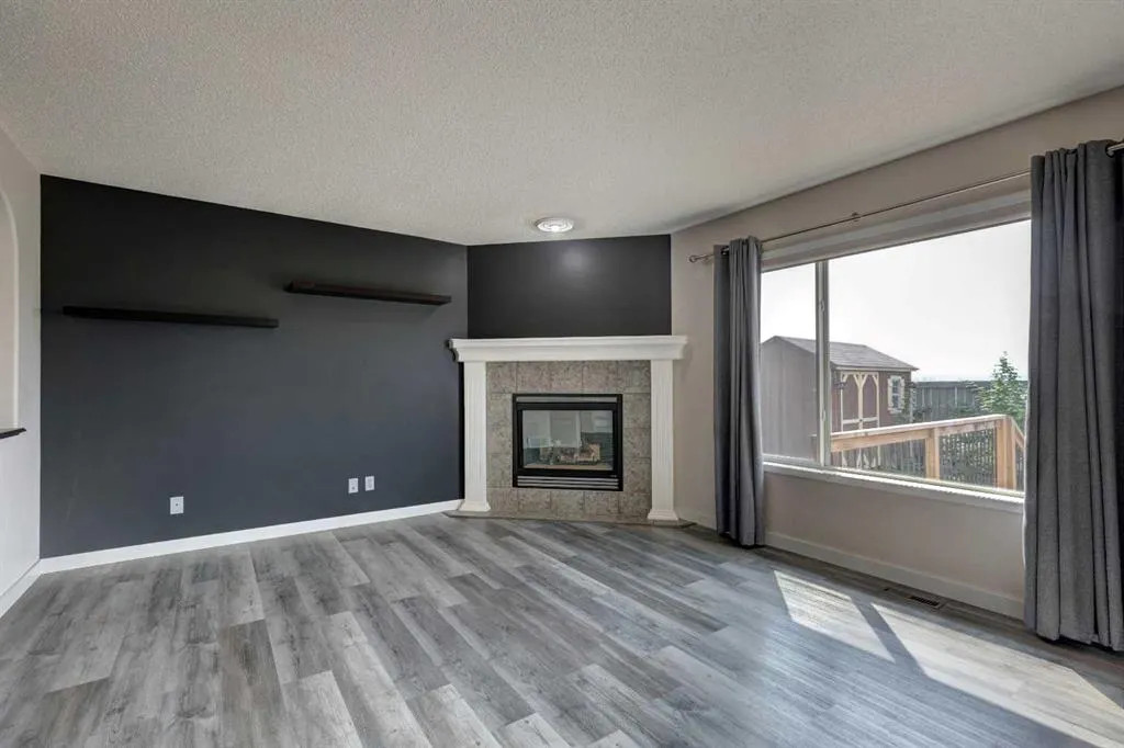 194 Somerglen Way SW