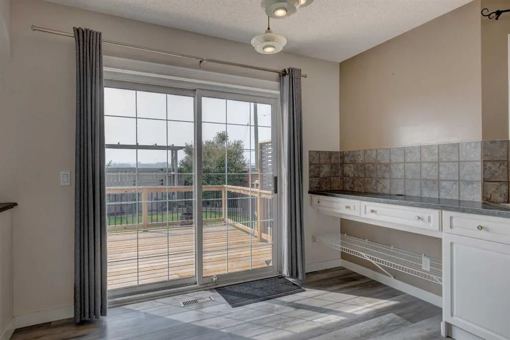 194 Somerglen Way SW
