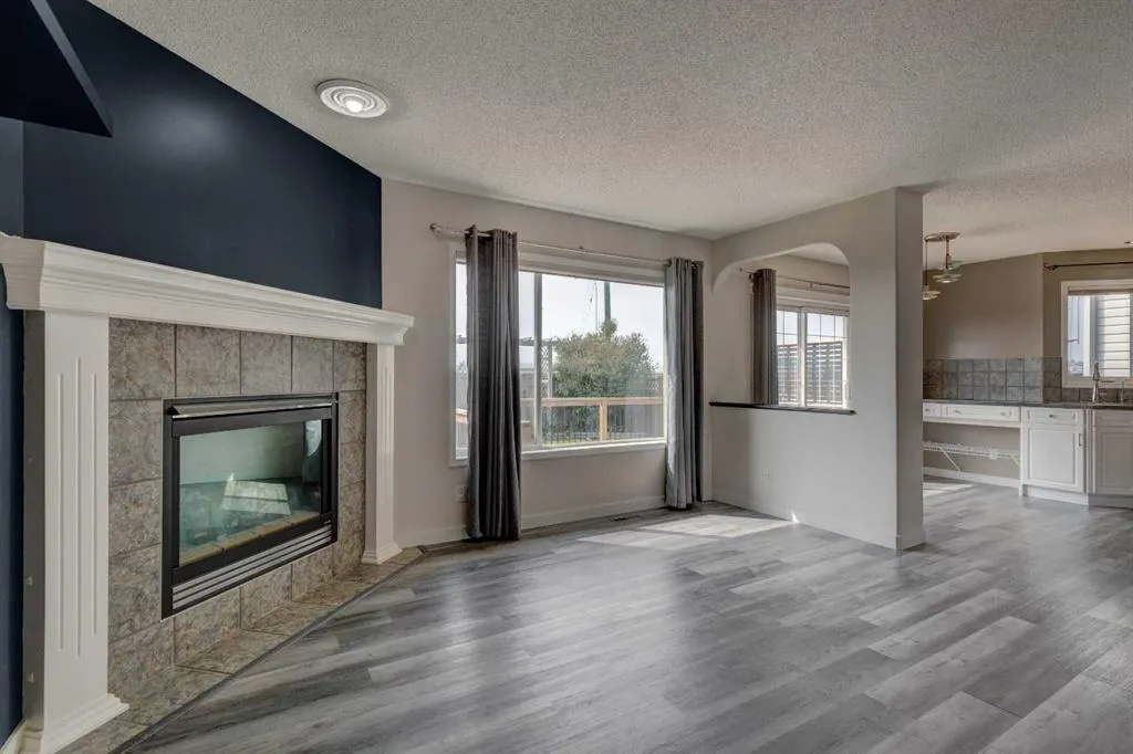 194 Somerglen Way SW