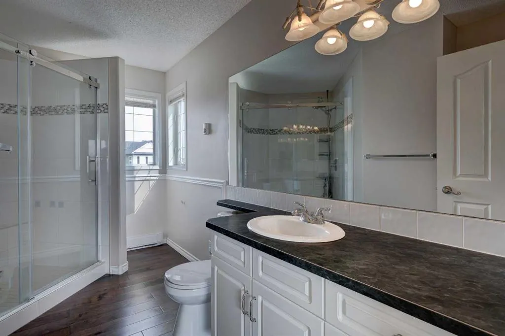 194 Somerglen Way SW