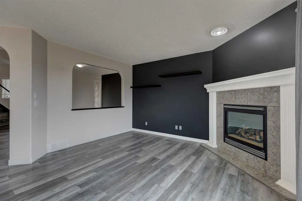 194 Somerglen Way SW