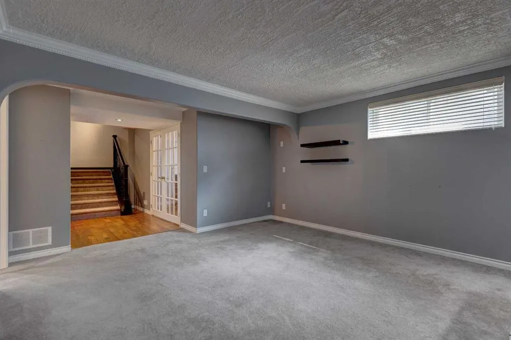 194 Somerglen Way SW