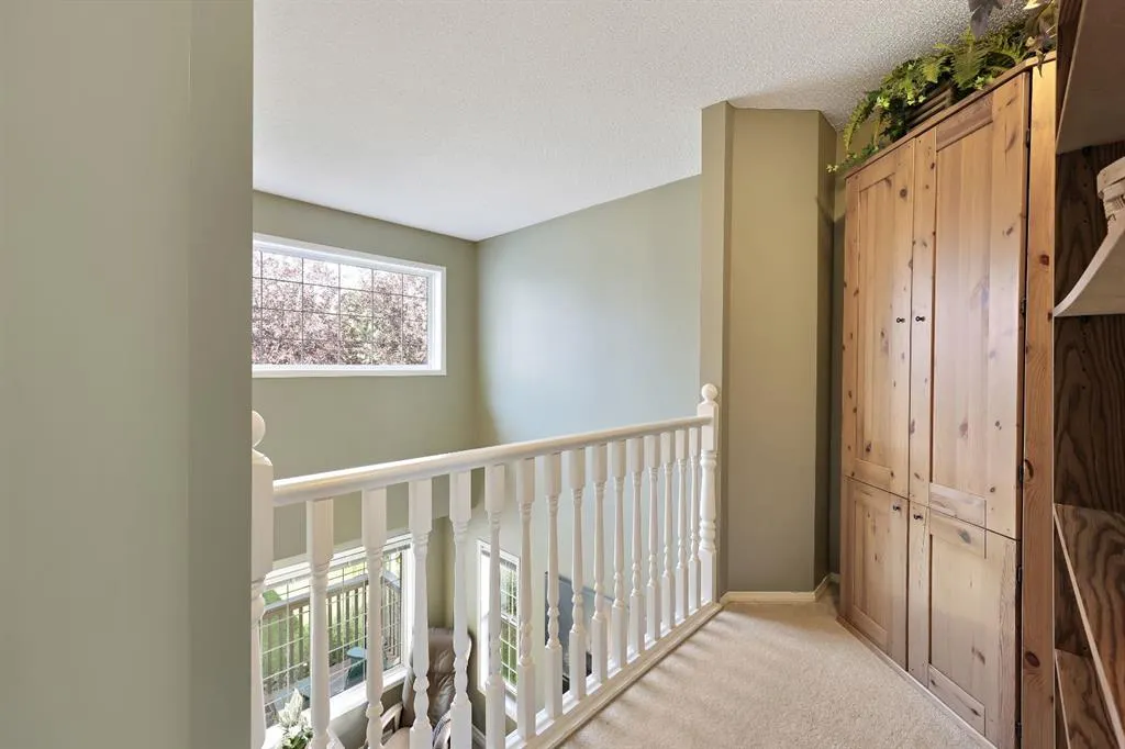 100 Lakeview Cove