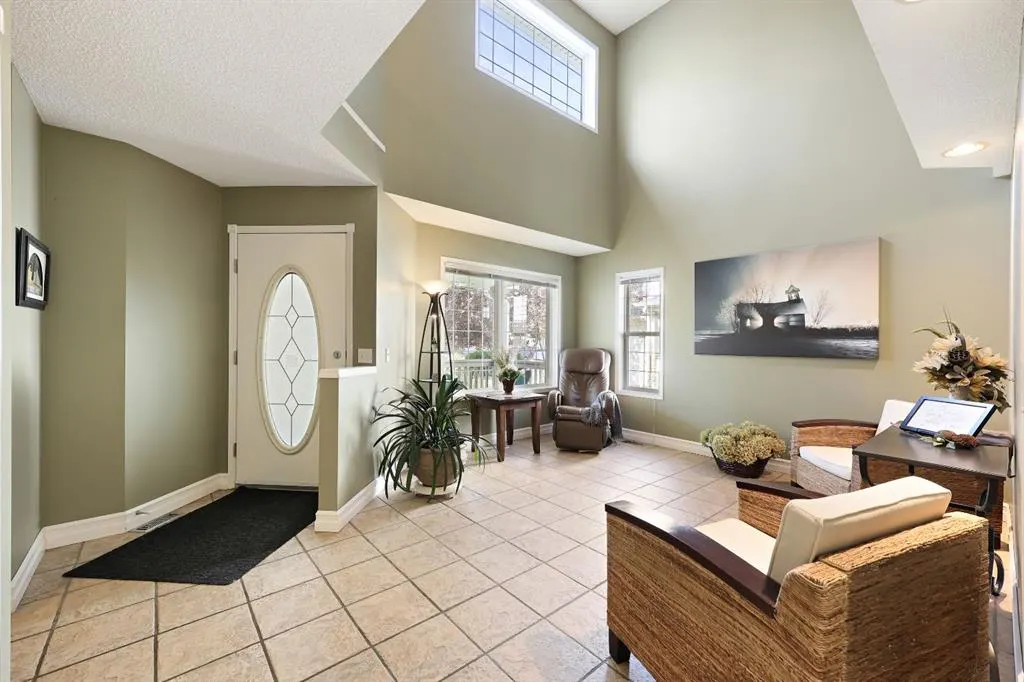 100 Lakeview Cove