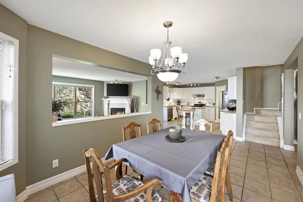 100 Lakeview Cove