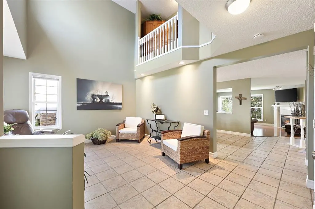 100 Lakeview Cove
