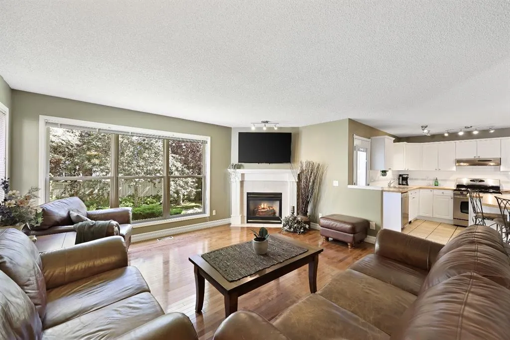 100 Lakeview Cove