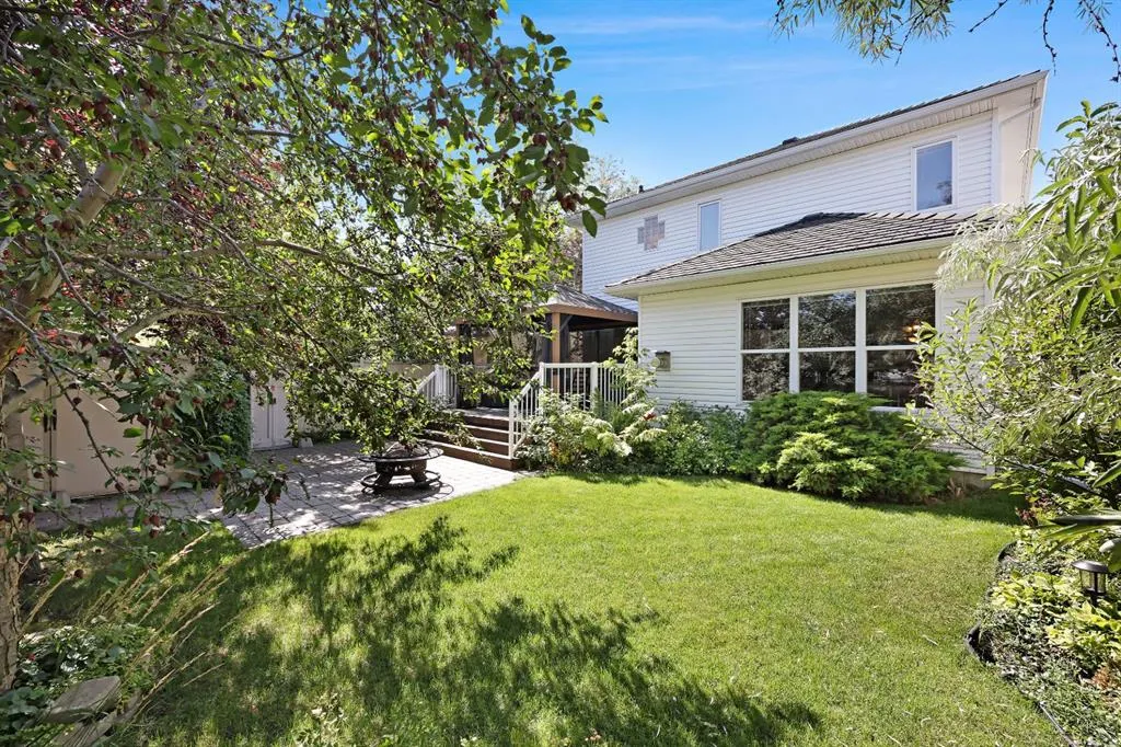 100 Lakeview Cove