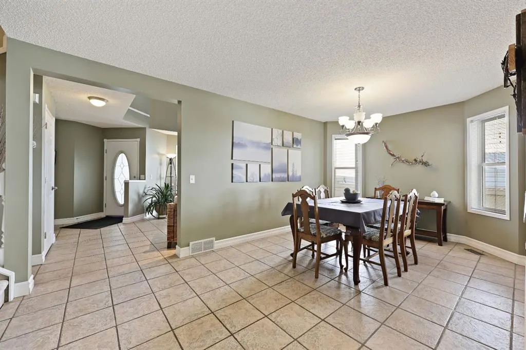 100 Lakeview Cove