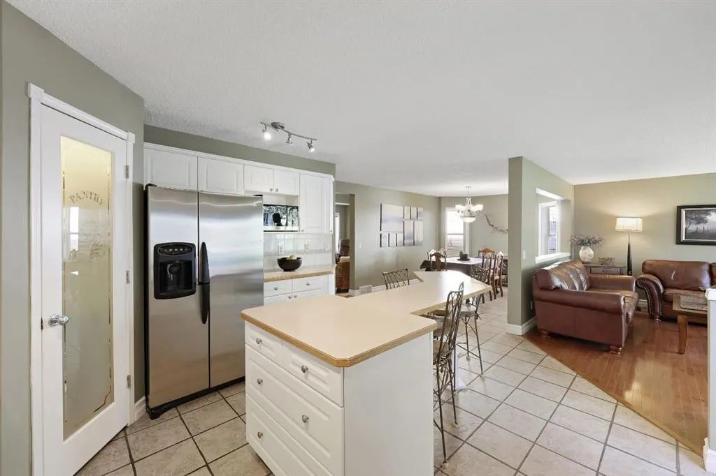 100 Lakeview Cove