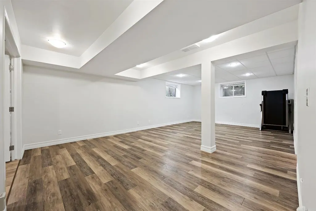 100 Lakeview Cove