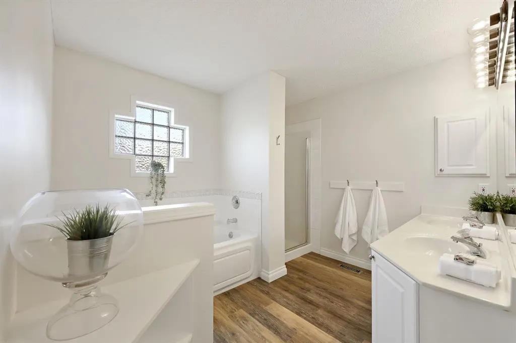 100 Lakeview Cove